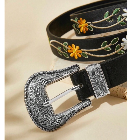 Western Vegan Leather Embroidered Floral Silver Tone Buckle Belt - Picture 4 of 12
